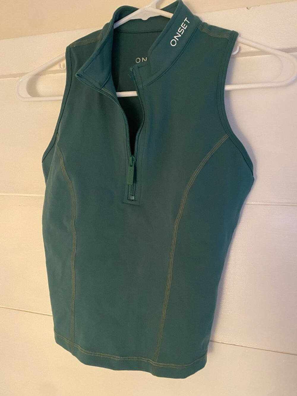Onset sleeveless performance athletic top (Forest Green S)